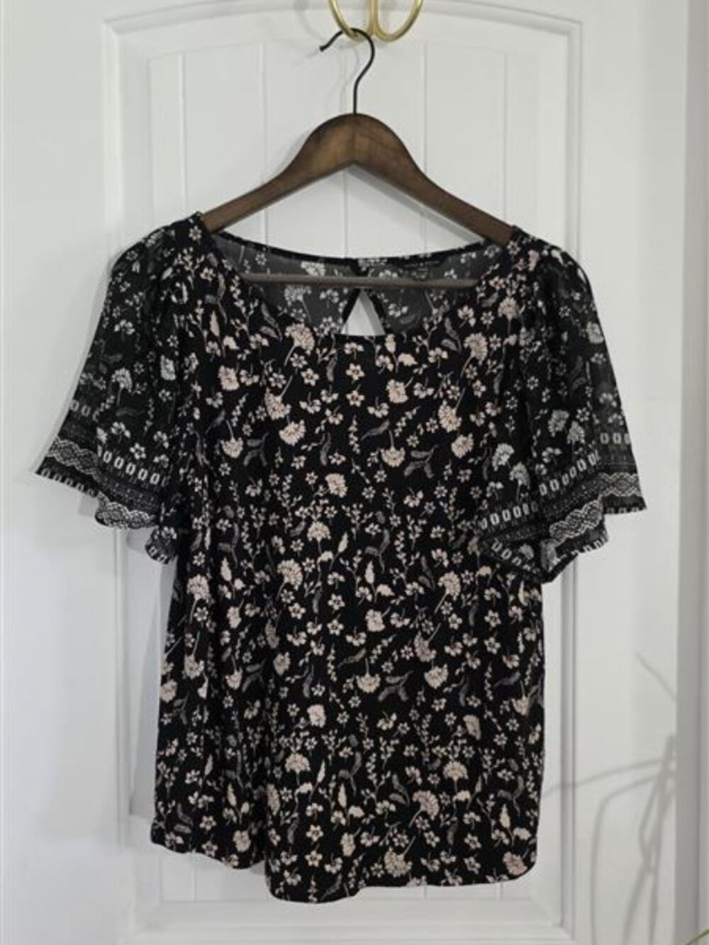 Lucky Brand Black Floral Boho Blouse Bell Sleeve Keyhole Top M - Picture 2 of 10